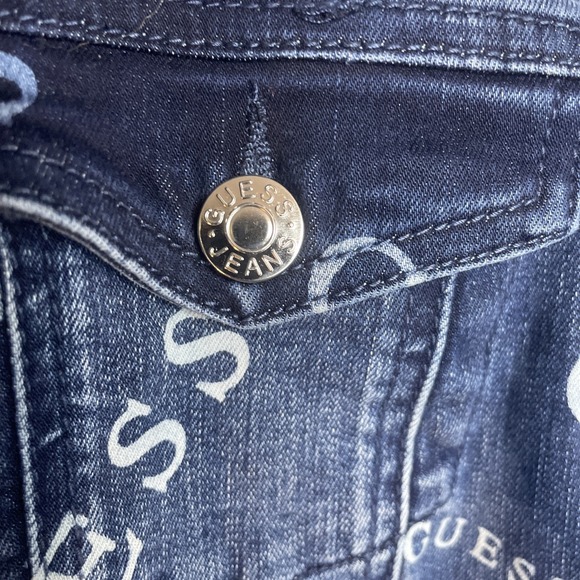 GUESS Denim Jacket Womens Large Allover Logo Blue Button Front Short Y2K Stretch - Picture 4 of 12
